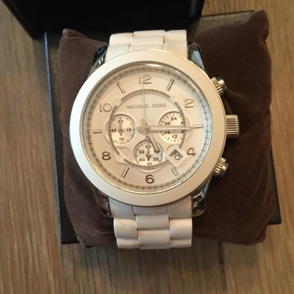 Michael Kors 8108 oversized Watch